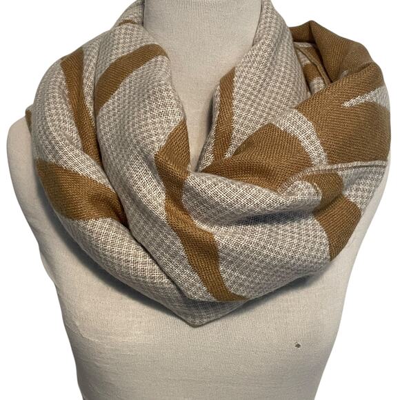 Cabi 4268 Tigress Blanket Scarf Womens One Size Winter White & Camel Soft Fringe - Picture 3 of 9